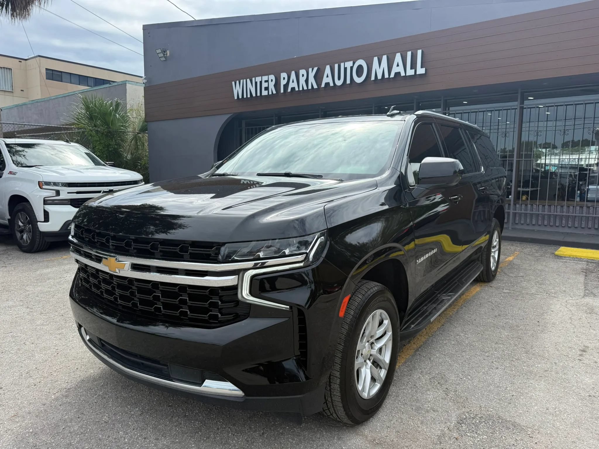 Used 2021 Chevrolet Suburban LS RWD image 1