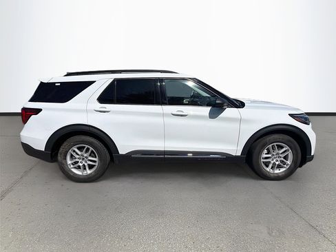 Used 2025 Ford Explorer Active image 2