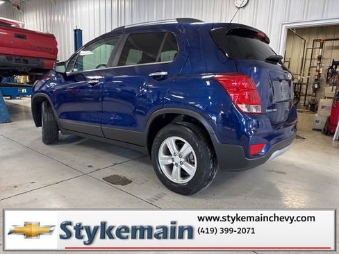 Used 2017 Chevrolet Trax LT w/ LT Convenience Package image 6