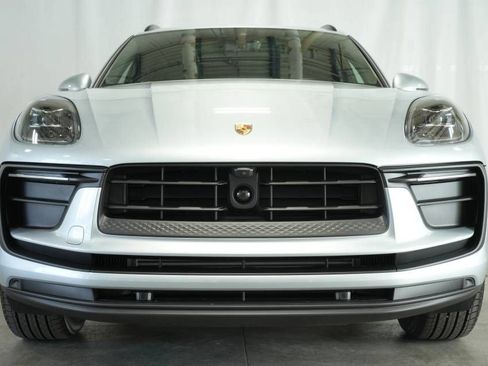 Certified 2025 Porsche Macan image 11