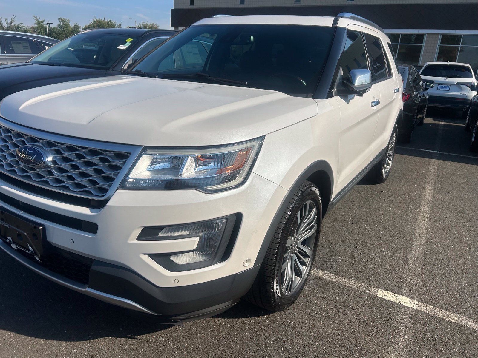Used 2017 Ford Explorer Platinum AWD/4WD image 3