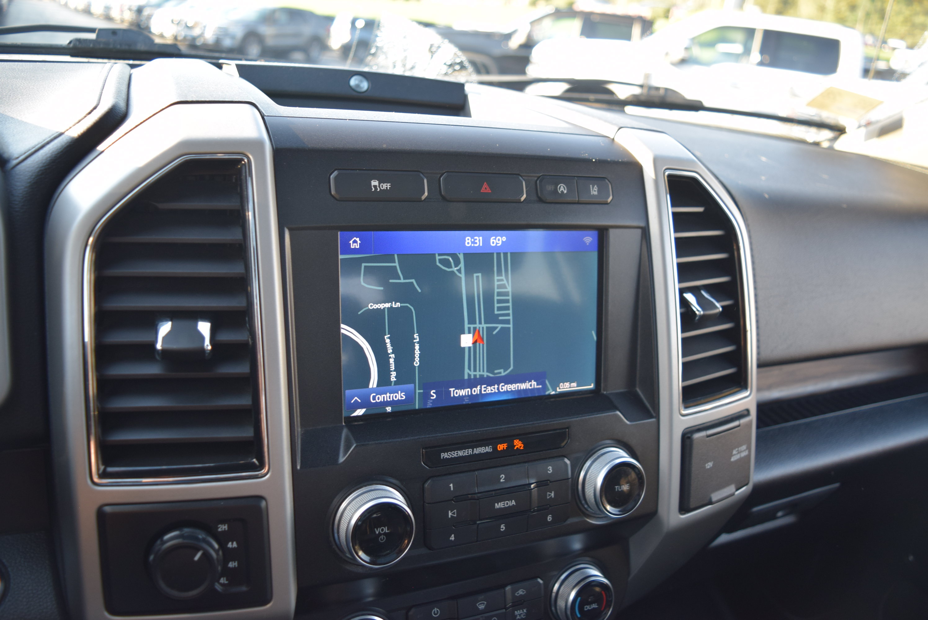 Used 2020 Ford F150 Lariat w/ Equipment Group 502A Luxury AWD/4WD image 18