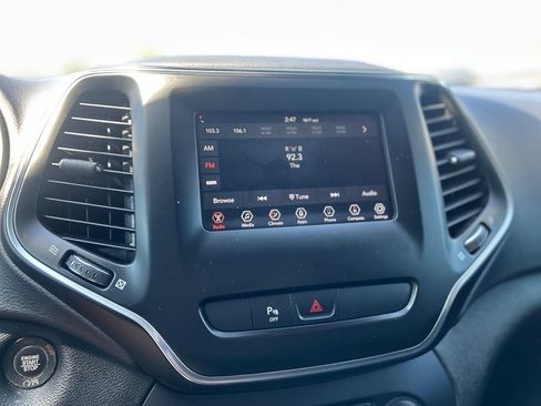 Used 2020 Jeep Cherokee Latitude Plus FWD image 20