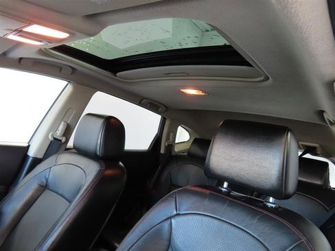 Used 2012 Nissan Rogue SL image 18