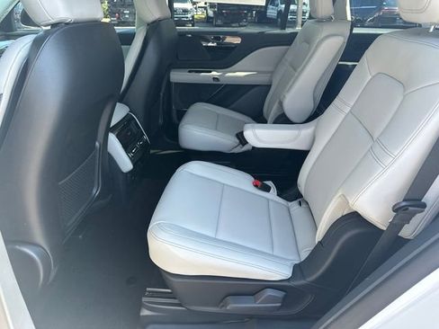New 2026 Lincoln Aviator AWD w/ Jet Appearance Package image 21