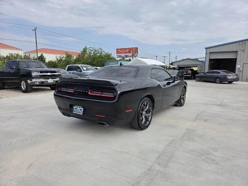Used 2018 Dodge Challenger SXT Plus RWD image 5