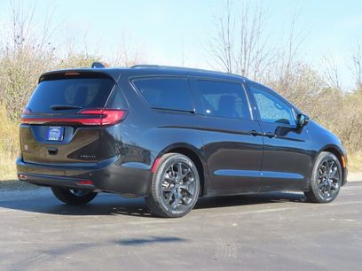 Certified 2025 Chrysler Pacifica Limited