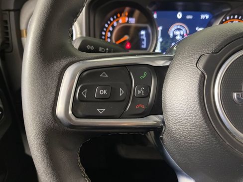 Used 2025 Jeep Wrangler Unlimited Sahara AWD/4WD image 26