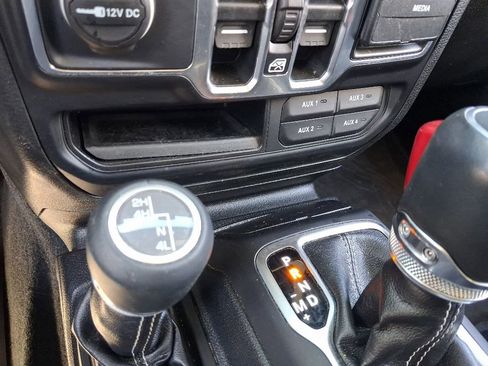 Used 2019 Jeep Wrangler Unlimited Sahara AWD/4WD image 28