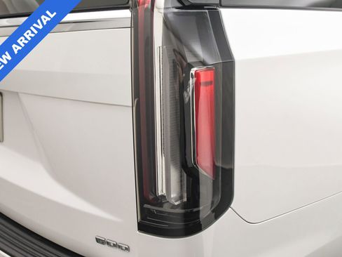 Used 2022 Cadillac Escalade ESV Premium Luxury image 27