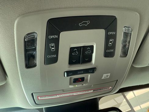 Used 2023 Toyota Sienna XLE image 20