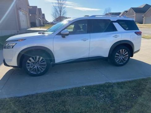 Used 2025 Nissan Pathfinder SL w/ SL Premium Package image 4