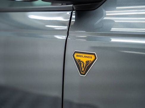 Used 2022 Ford Bronco Badlands image 13