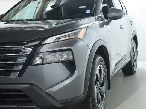 Certified 2026 Nissan Rogue SV AWD/4WD image 5