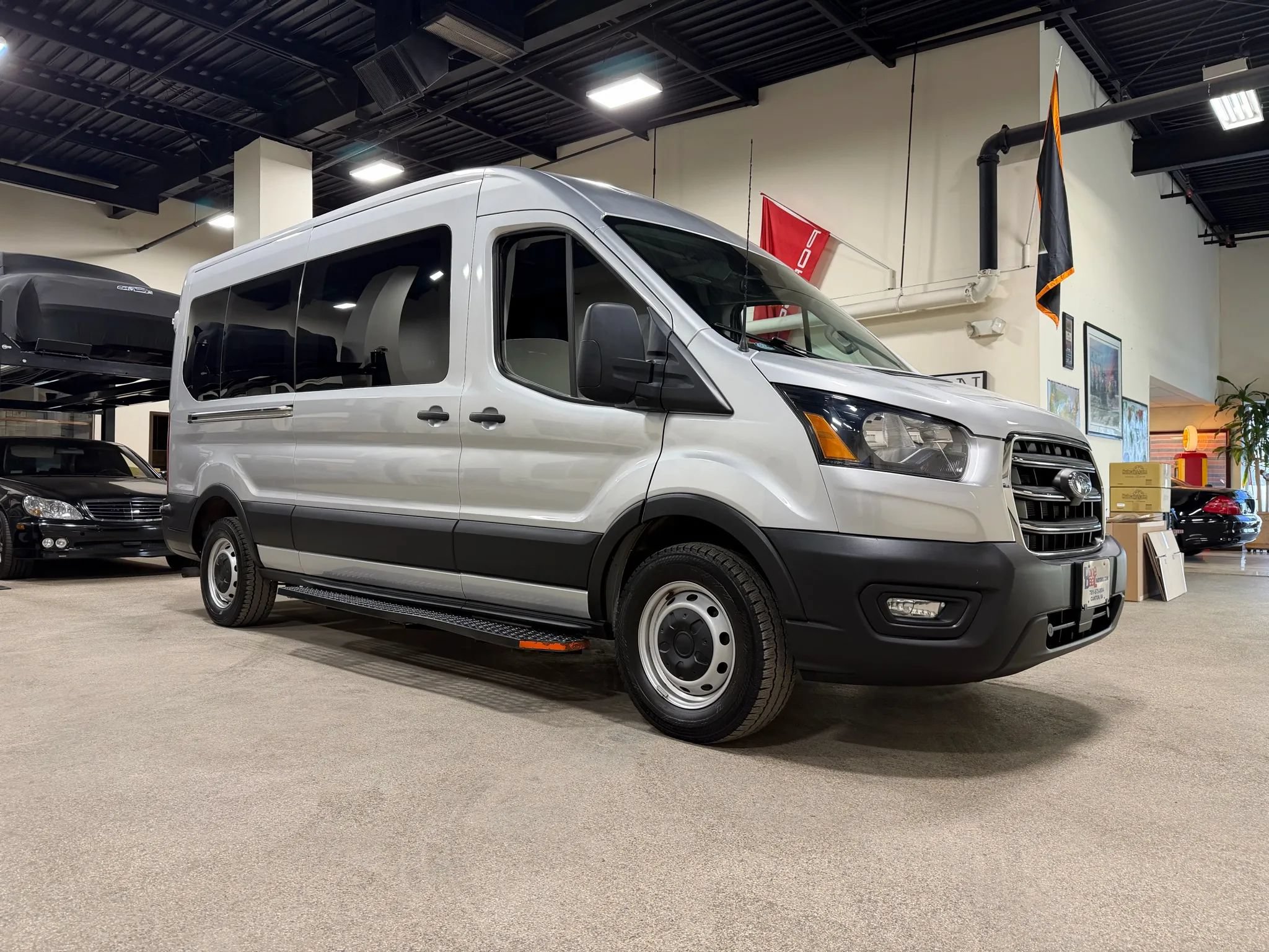 Used 2020 Ford Transit 250 Medium Roof RWD image 4