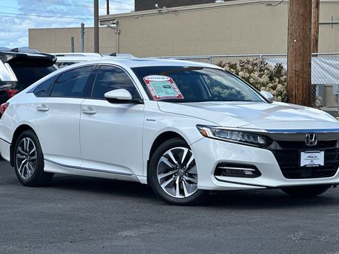 Used 2019 Honda Accord Touring image 2
