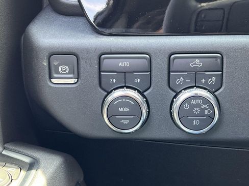 New 2025 GMC Sierra 1500 Elevation image 26