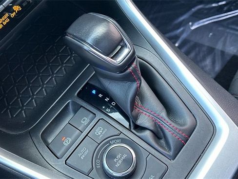 Used 2021 Toyota RAV4 SE image 21