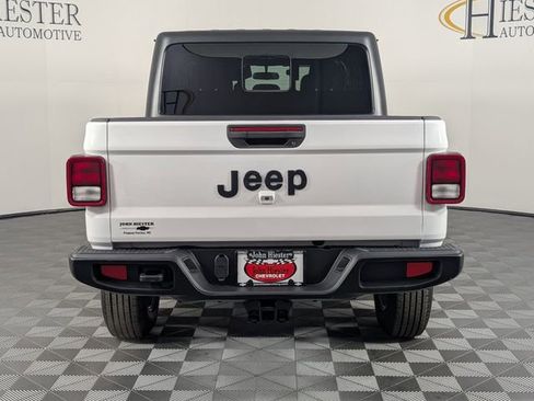 Used 2023 Jeep Gladiator Sport image 6
