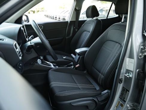Used 2025 Hyundai Venue SEL FWD image 21
