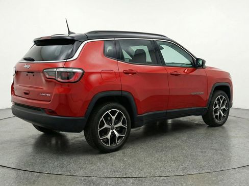 Used 2025 Jeep Compass Limited image 9