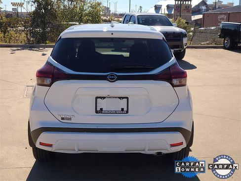Certified 2025 Nissan Kicks Play S image 3