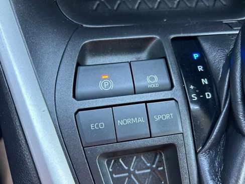 Used 2021 Toyota RAV4 XLE FWD image 17