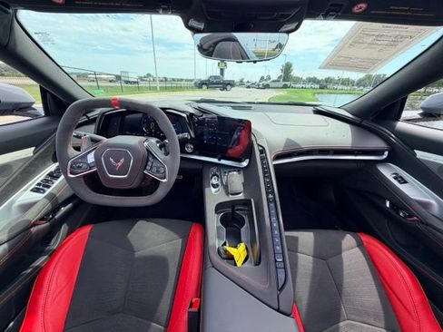 Used 2024 Chevrolet Corvette Stingray Premium Conv w/ Z51 Performance Package RWD image 7