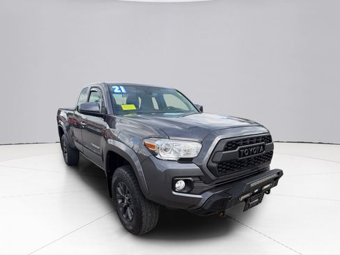 Used 2021 Toyota Tacoma SR5 AWD/4WD image 14
