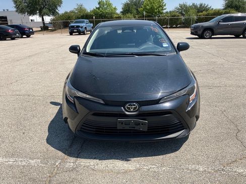 Used 2025 Toyota Corolla LE FWD image 2