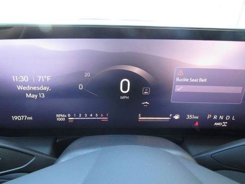 Used 2025 Buick Enclave Sport Touring AWD/4WD image 31