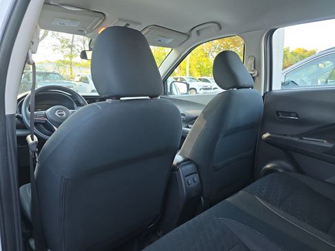 Used 2024 Nissan Kicks SV image 9