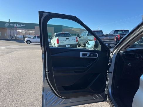 Used 2022 Ford Explorer 4WD w/ Class IV Trailer Tow Package image 24