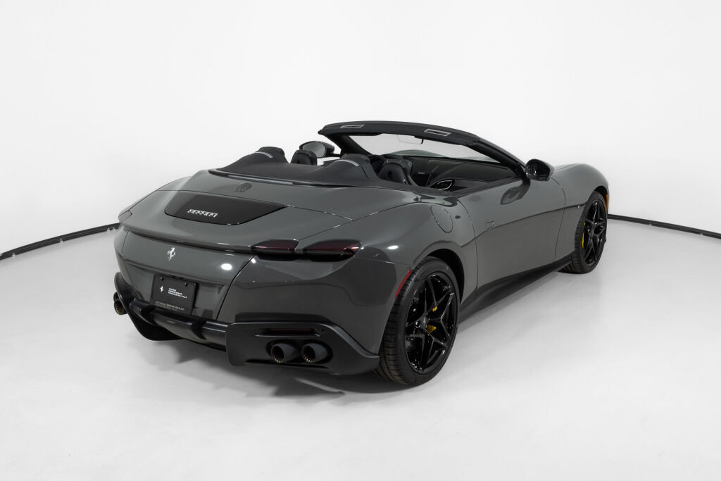 Used 2025 Ferrari Roma Spider RWD image 9