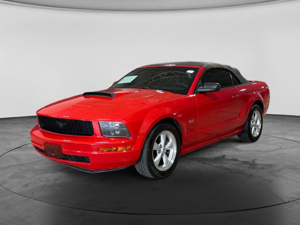 Used 2005 Ford Mustang GT RWD image 4