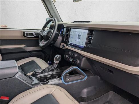 Used 2023 Ford Bronco Wildtrak image 21