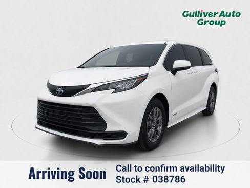 Used 2021 Toyota Sienna LE FWD image 1