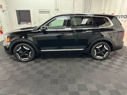 Used 2024 Kia Telluride EX w/ EX Captain's Chair Package AWD/4WD image 6