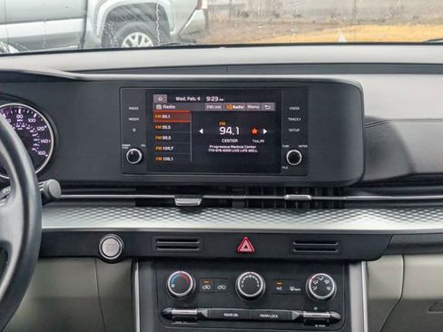 Used 2023 Kia Carnival LX image 19