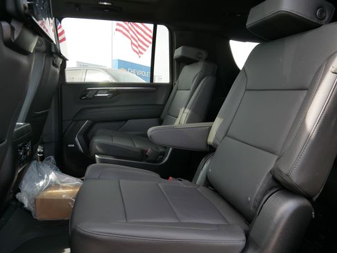 New 2026 Chevrolet Suburban Z71 w/ Z71 Off-Road Package AWD/4WD image 5