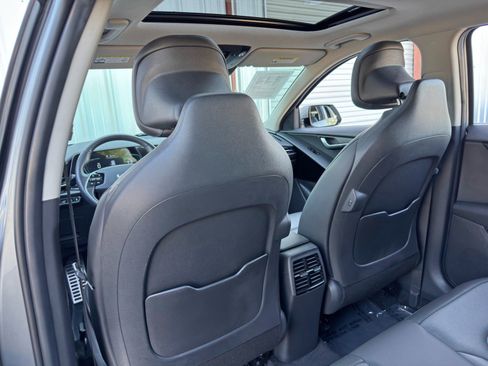 Used 2023 Kia Niro SX Touring image 32