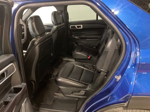 Used 2020 Ford Explorer XLT w/ Equipment Group 202A AWD/4WD image 17