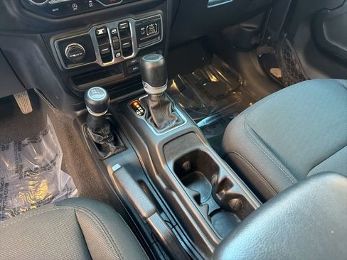 Used 2020 Jeep Gladiator Sport w/ Quick Order Package 24S AWD/4WD image 15