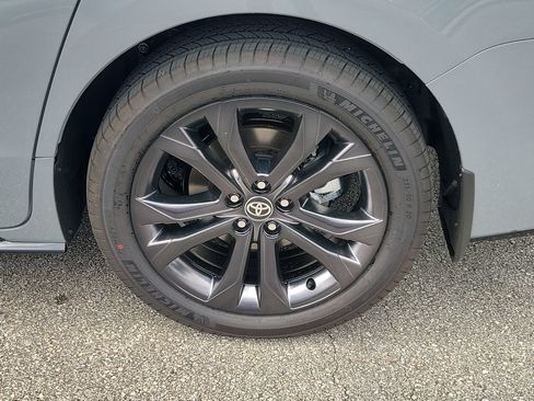 New 2026 Toyota Sienna XSE FWD image 5