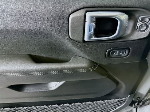 Used 2021 Jeep Wrangler Unlimited Sahara image 21