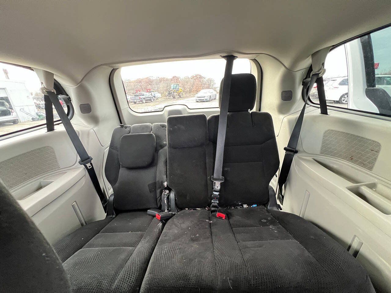 Used 2017 Dodge Grand Caravan SE FWD image 12