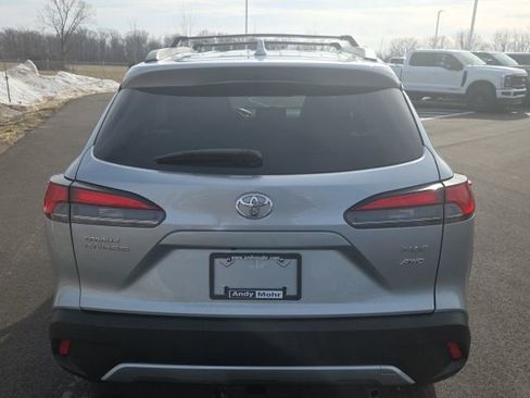 Used 2024 Toyota Corolla Cross XLE w/ Convenience Package image 8