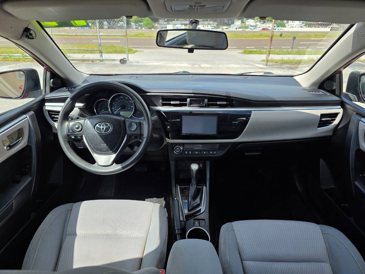 Used 2014 Toyota Corolla LE FWD image 17