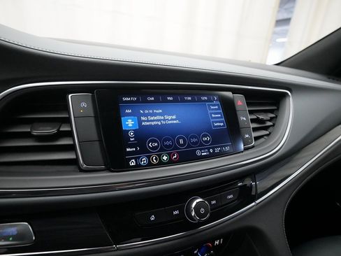 Used 2023 Buick Enclave Essence image 6