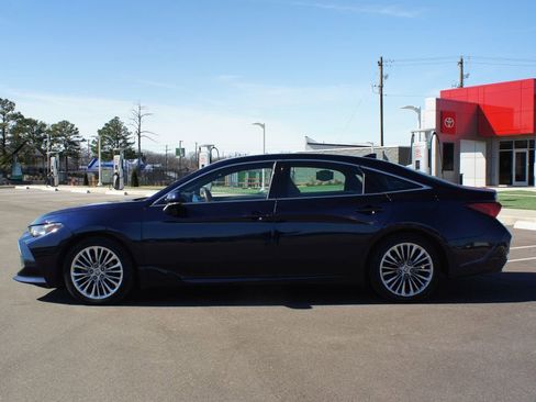 Used 2021 Toyota Avalon Limited image 14